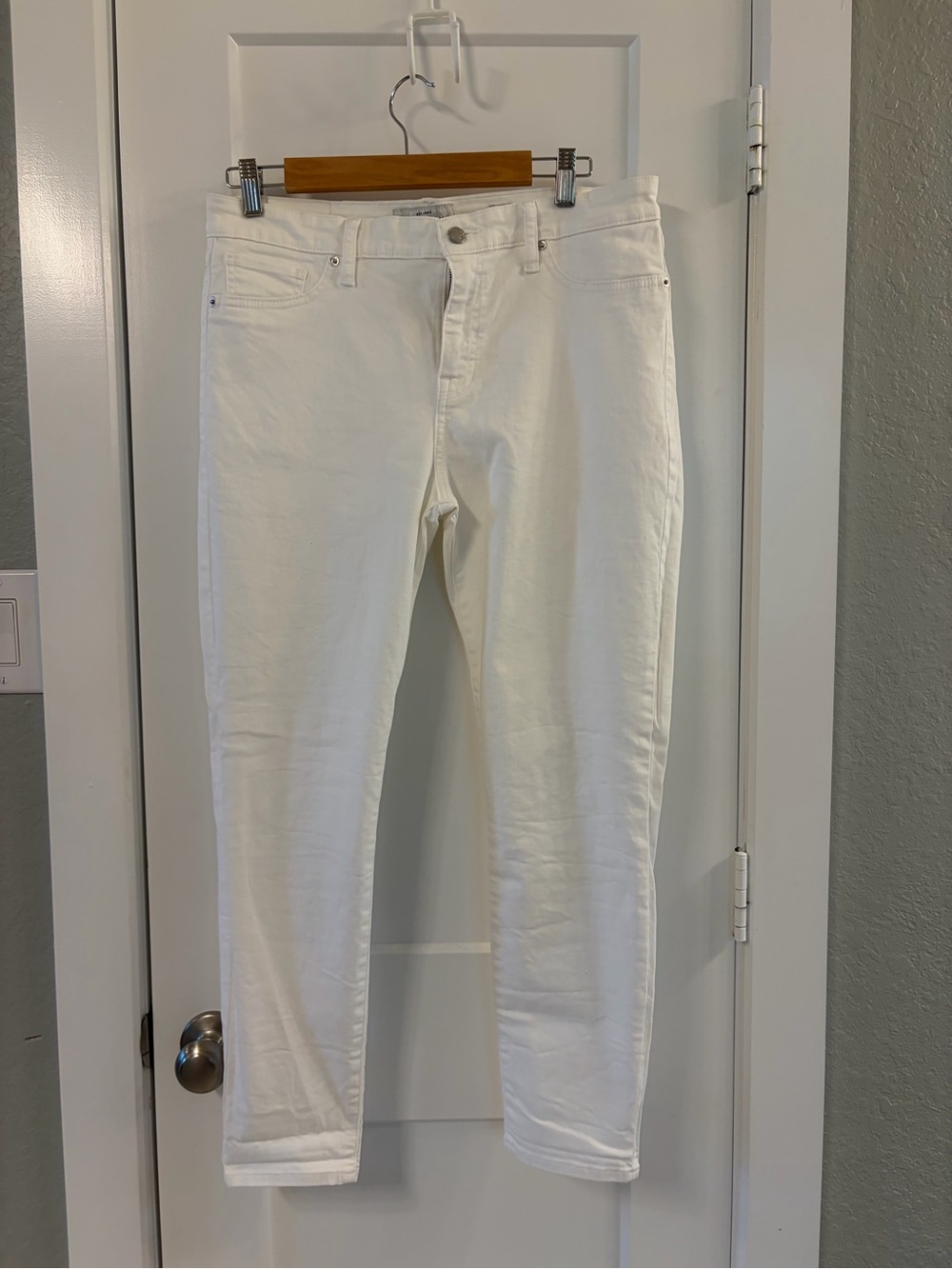 Lucky Brand Women’s White Skinny Jeans
